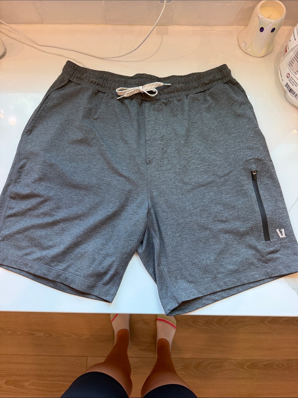 Men’s gray Vuori Shorts Sz L